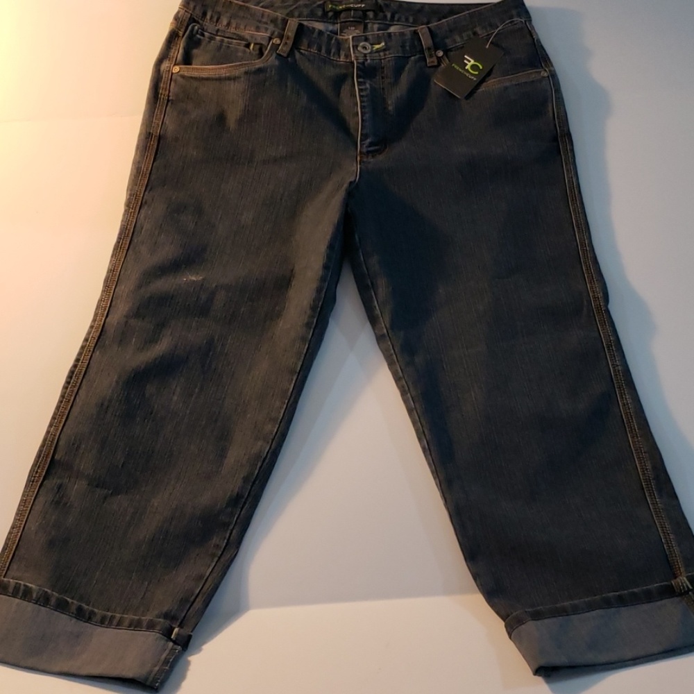 Frenchcuff dark wash capris/cropped